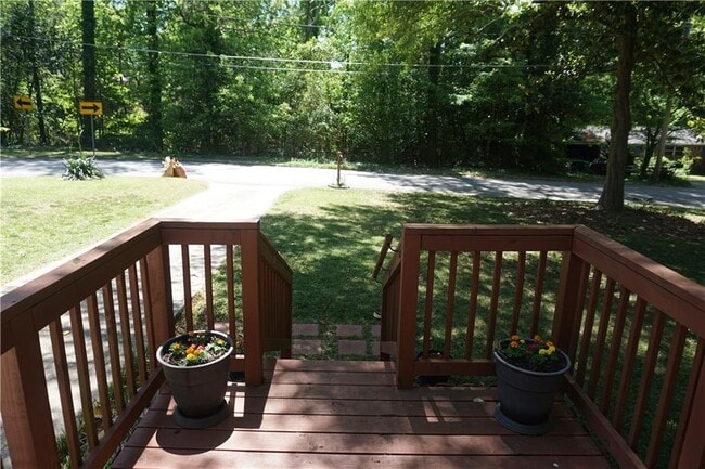 Building Photo - 2163 Lilac Ln