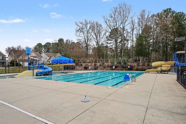 Building Photo - 1349 Middlecrest Dr NW