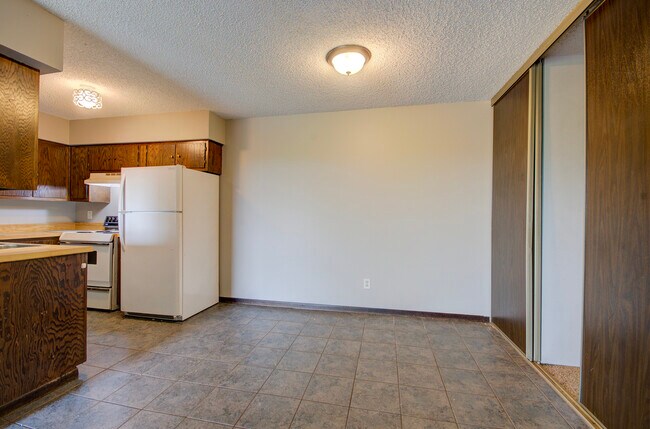 Building Photo - 2224 Oneida St