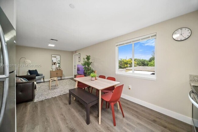 Building Photo - 2311 Scott St