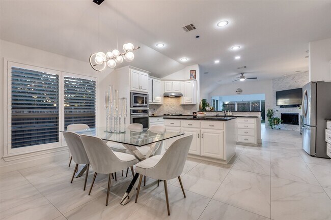 Building Photo - 10501 Old Dawson Ct