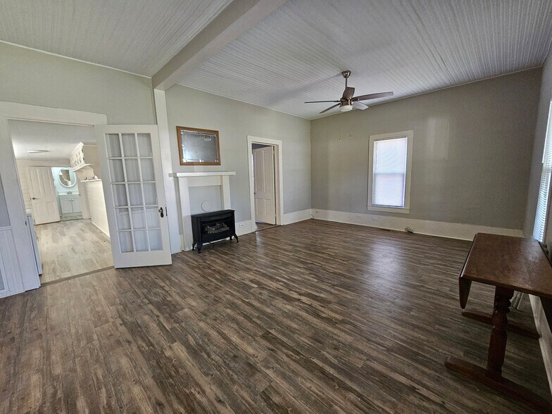 Building Photo - 4058 West Ave