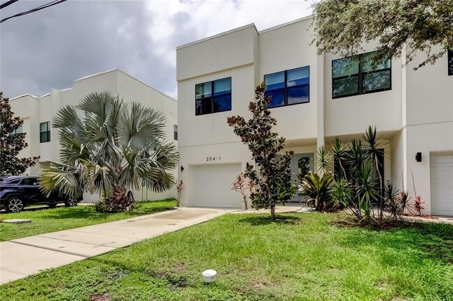 Building Photo - 204 N Manhattan Ave