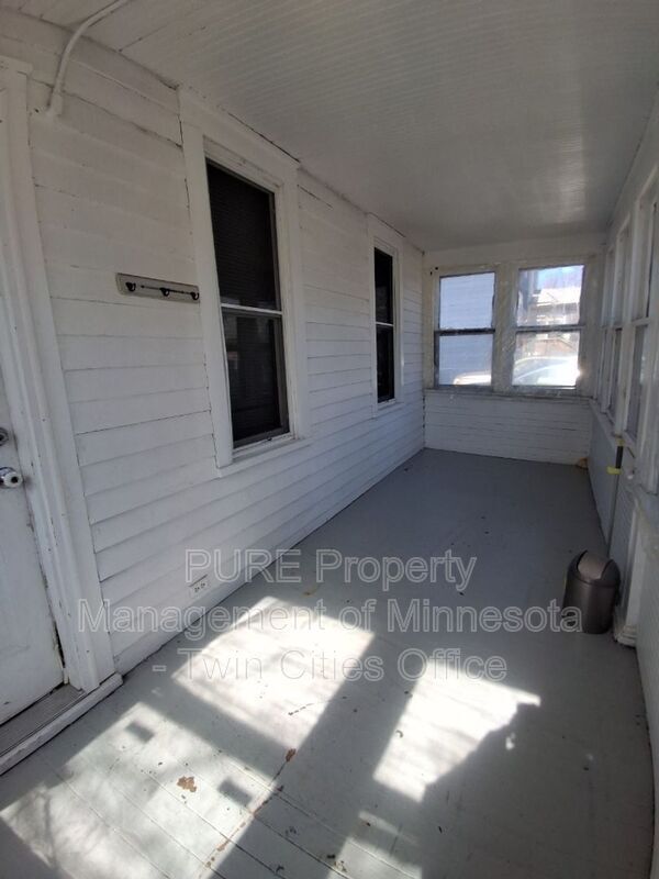 Building Photo - 987 N Churchill St