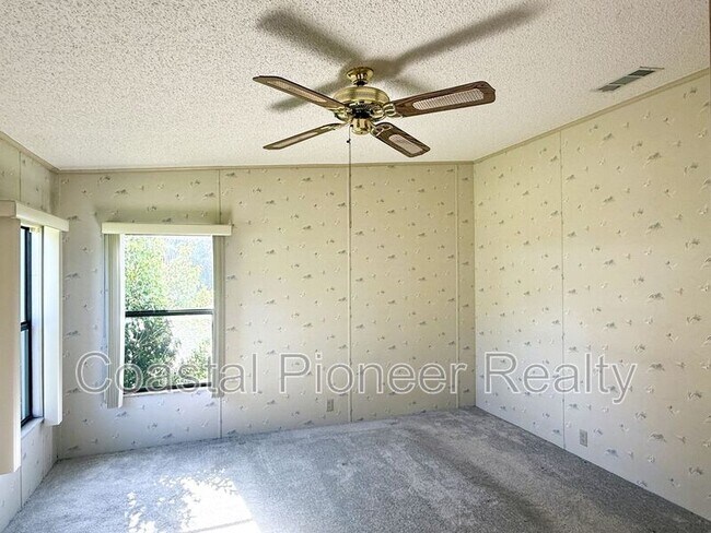 Building Photo - 4550 Charter St