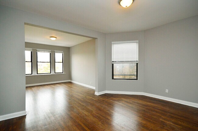 Building Photo - 3743 W Armitage Ave