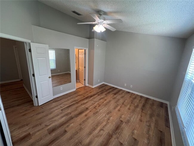 Building Photo - 676 Vallance Way NE