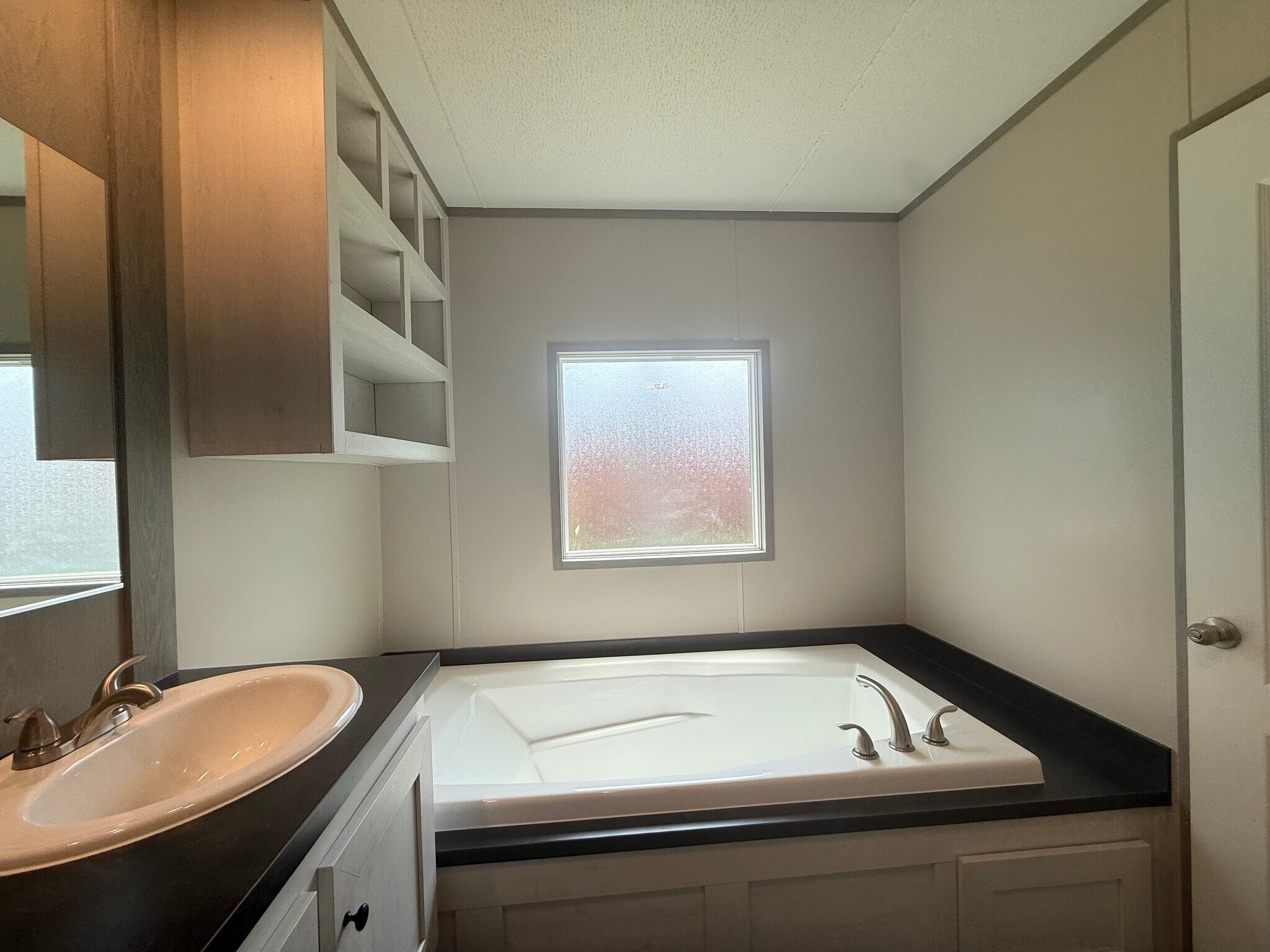 Building Photo - 210 Betty St