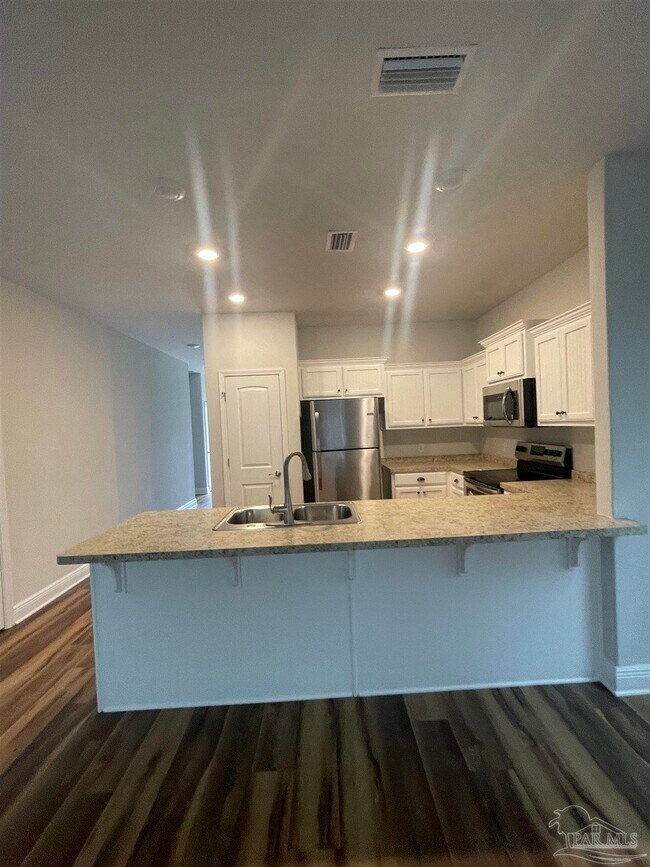 Building Photo - 384 Hilburn Ln