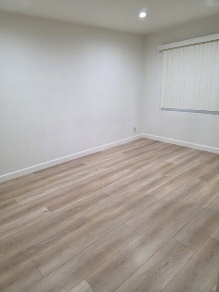 Building Photo - 625 N Angeleno Ave