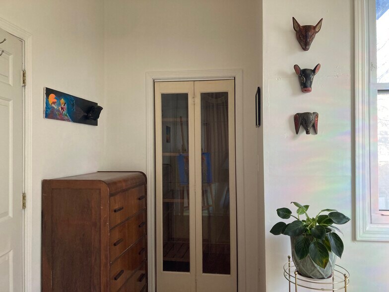 Building Photo - 2628 W Division St