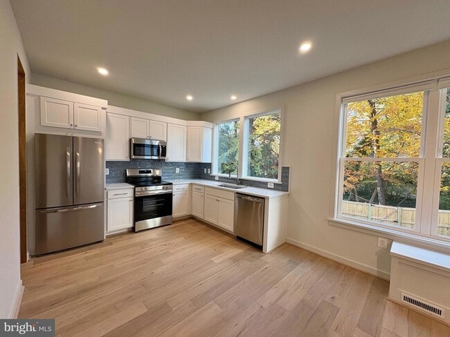 Building Photo - 635 Upland Pl