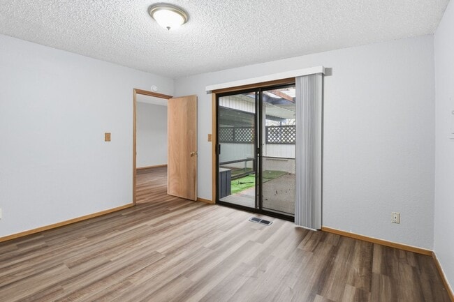 Building Photo - 3Bd/1.75Ba Bellevue House