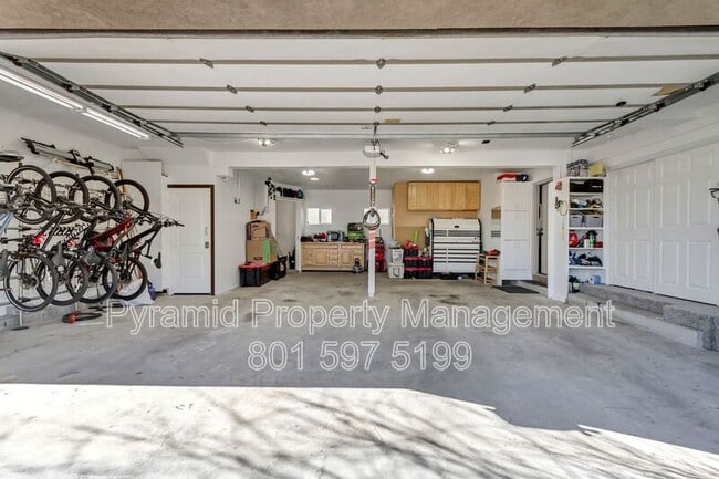 Building Photo - 10971 Cindy Cir