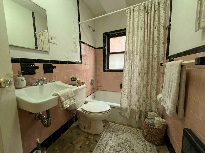 Building Photo - 15 Beechcroft St