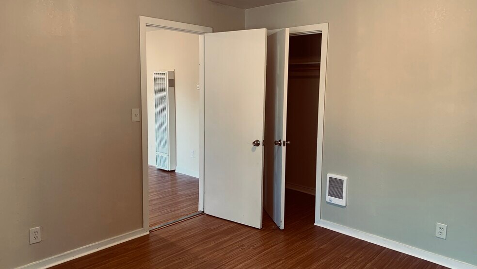 Building Photo - 2047 20th Ave