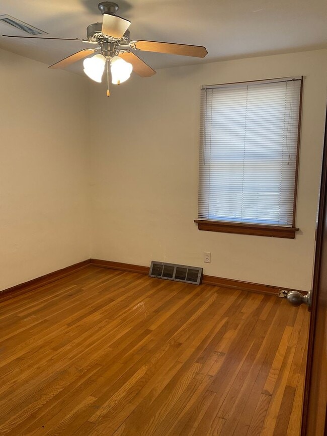 Building Photo - 207 W Hwy 50