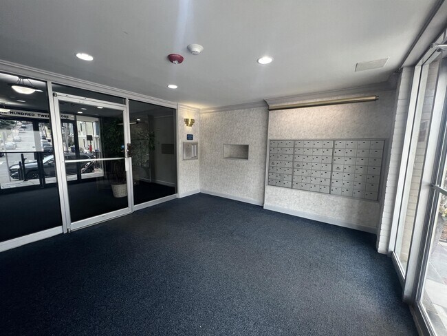 Building Photo - 121 Tremont St