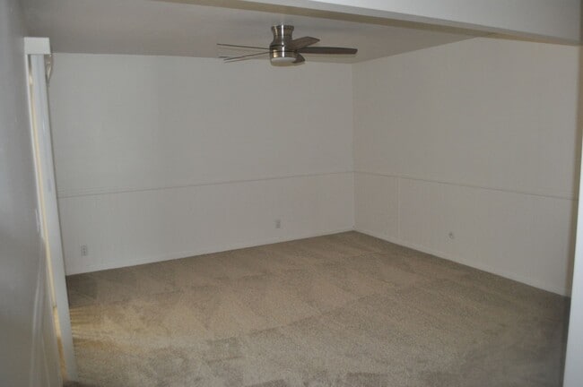 Building Photo - 4BR/2BA Single Family Poway Home “Single L...