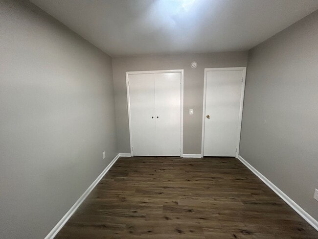 Building Photo - 528 Wessinger St