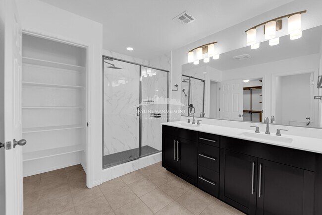 Building Photo - 4066 Painted Lady Ave