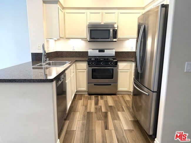 Building Photo - 27030 Victoria Ln