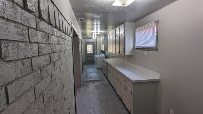 Building Photo - 220 Sulphur St