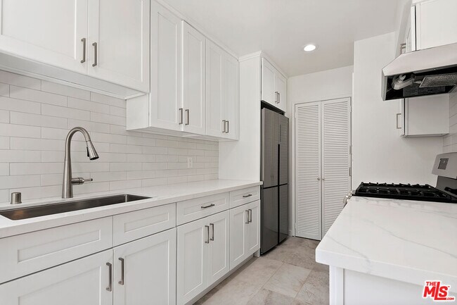 Building Photo - 3635 Kalsman Dr