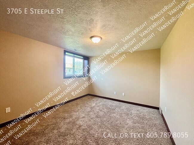 Building Photo - 3705 E Steeple St