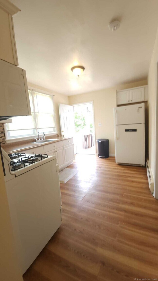 Building Photo - 33 Trowel St