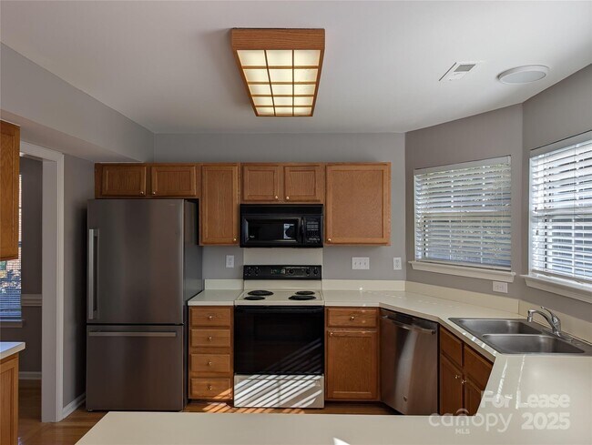 Building Photo - 160 Stone Ridge Ln