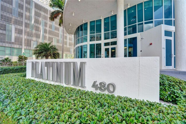 Building Photo - 480 NE 30th St