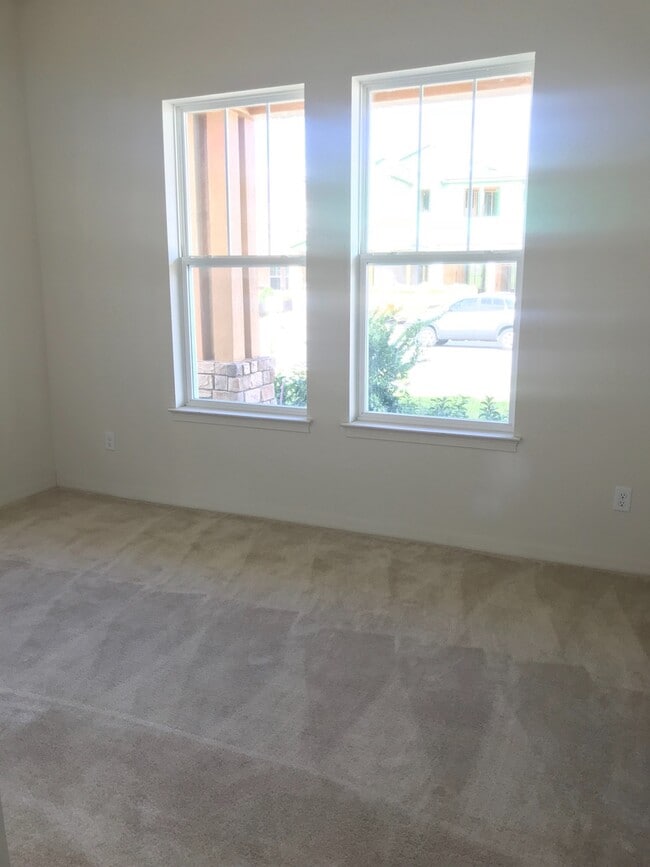 Building Photo - 3 Bedroom 2 Bathroom Home with large loft / bonus room at Windstone in Windermere!!