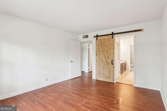 Building Photo - 72 Montre Square NW