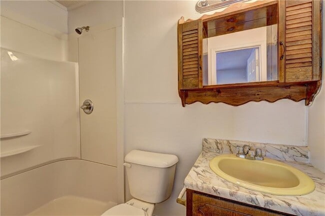 Building Photo - 5587 General Harris Dr