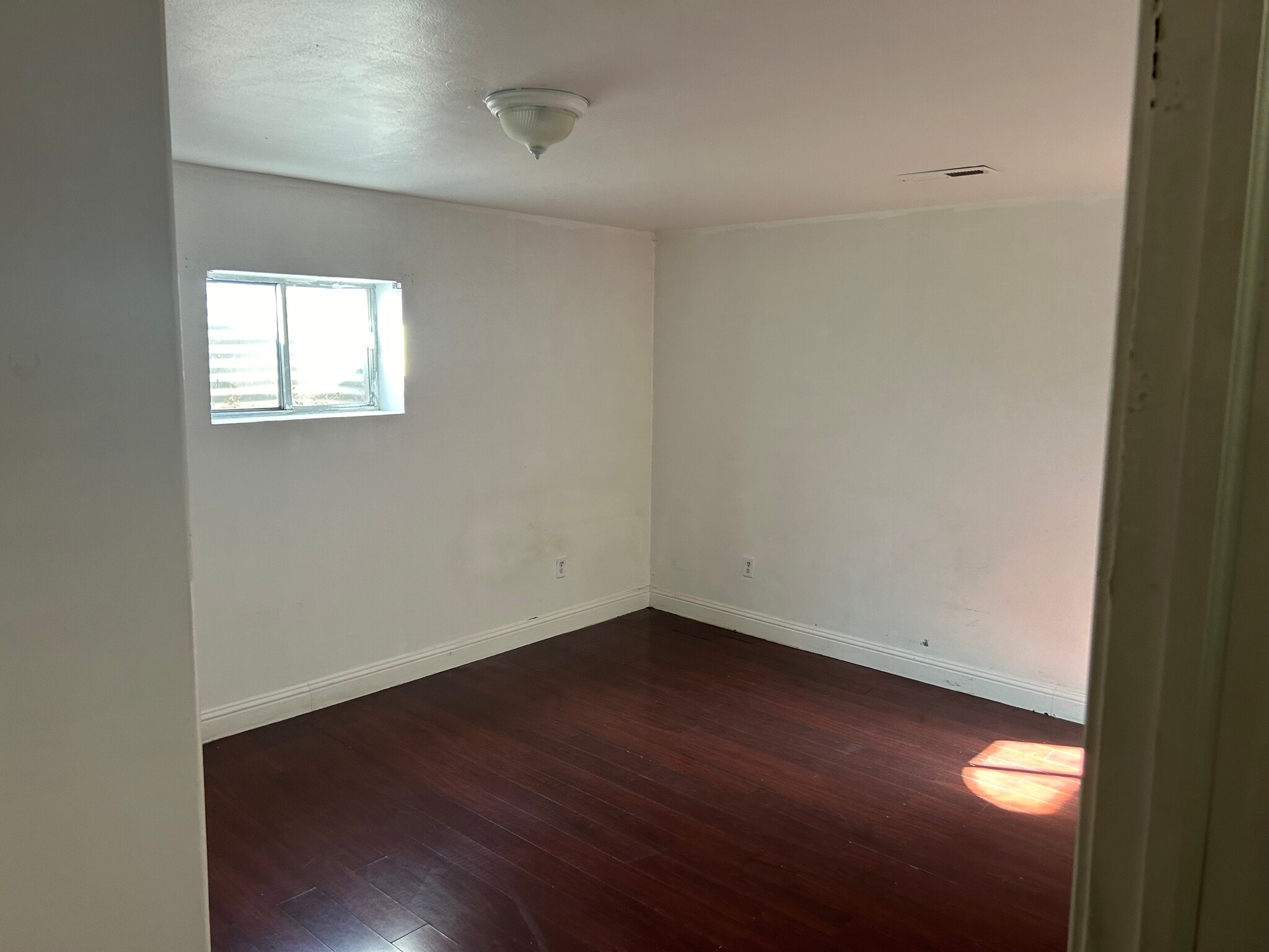 Building Photo - 5156 W Highwood Dr