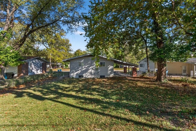 Building Photo - 3 Bedroom Ranch Style Home In Dellwood