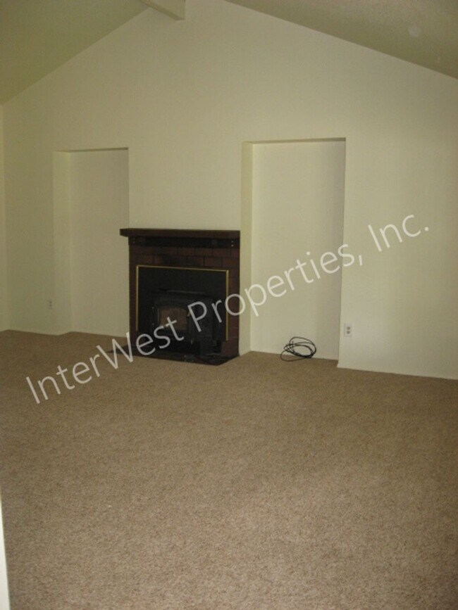 Building Photo - Ranch-Style Home in Beaverton with Fenced ...