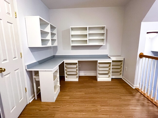 Building Photo - 557 Longhorn Crescent