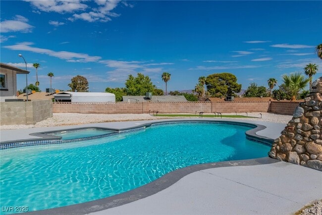 Building Photo - 3485 Shamrock Ave