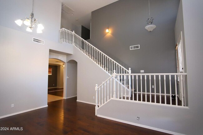 Building Photo - 2840 S Miller Dr