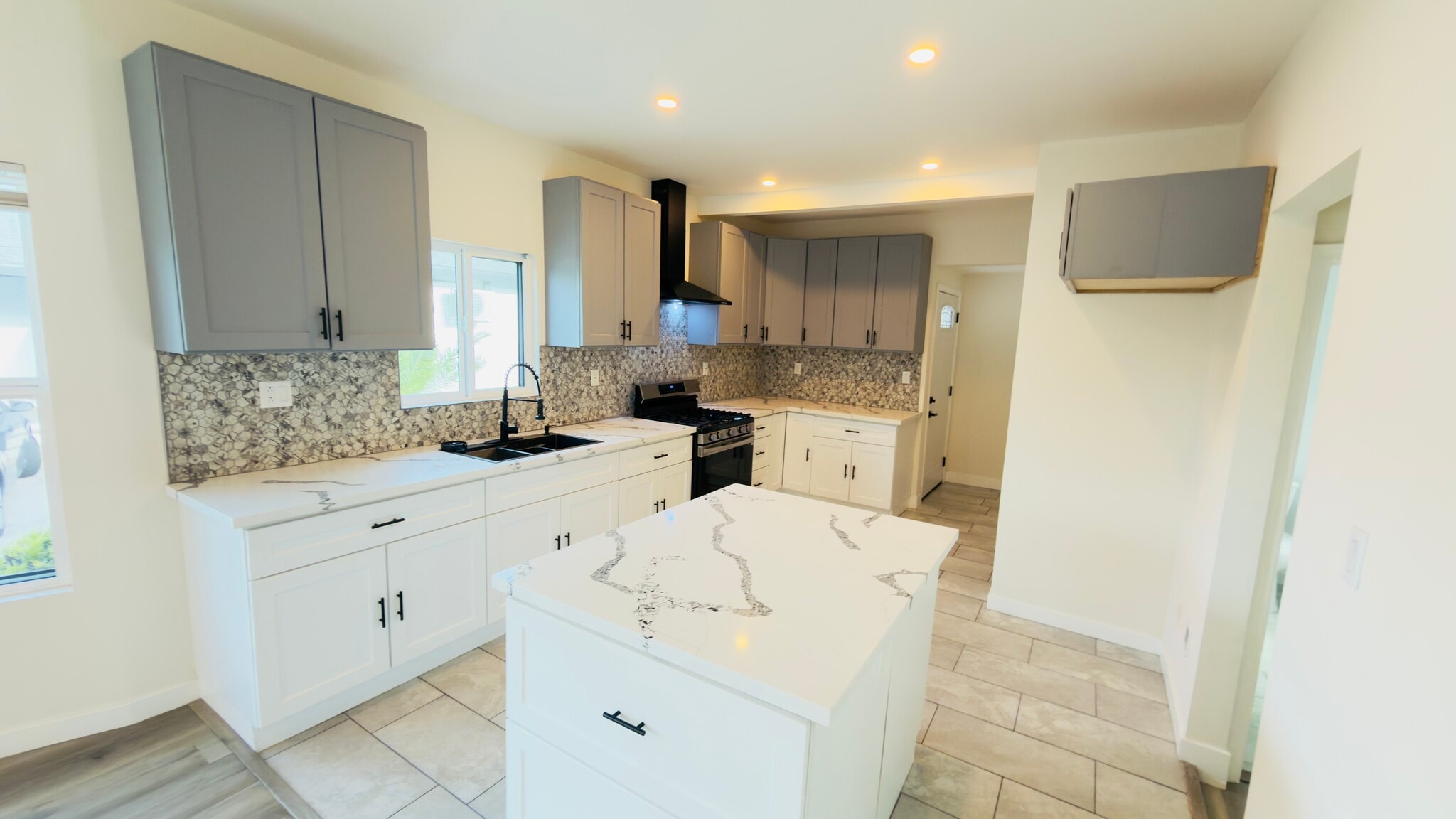 Building Photo - 1162 E 46th St