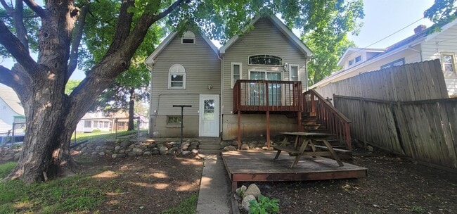 Building Photo - 2203 15th Ave