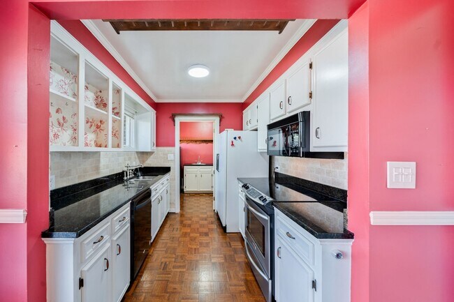 Building Photo - Cozy 4-Bedroom 2 bath home. MOVE -IN BY 12/31 AND RECEIVE HALF OFF FIRST MONTH'S RENT!!!!!!!