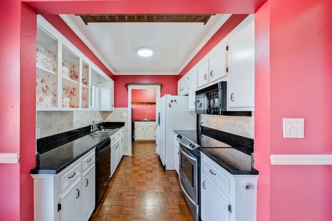 Building Photo - Cozy 4-Bedroom 2 bath home. MOVE -IN BY 1/31 AND RECEIVE HALF OFF FIRST MONTH'S RENT!!!!!!!