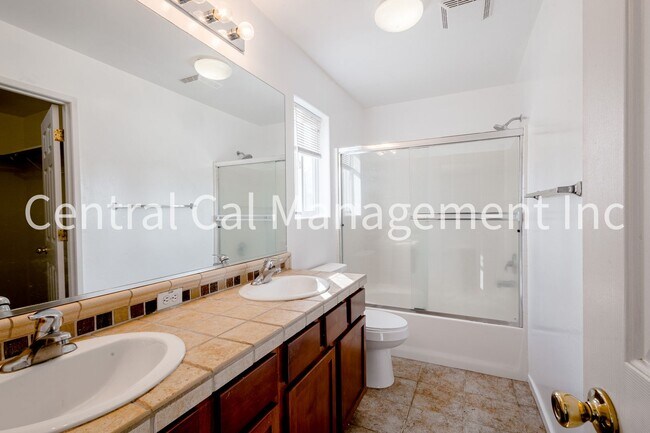 Building Photo - 3 Bedroom/2 Bath with Pool in the Southwest - $2295 Per Month!