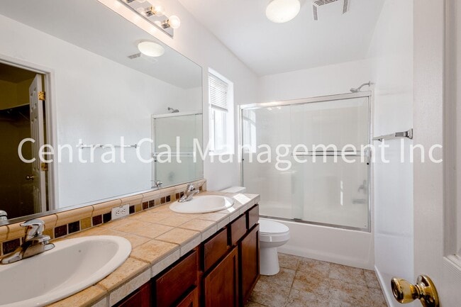 Building Photo - 3 Bedroom/2 Bath with Pool in the Southwest - $2395 Per Month!