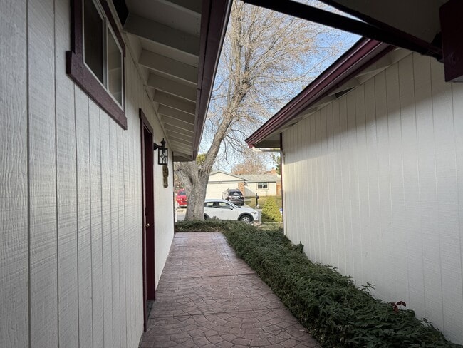 Building Photo - 1855 King Edward Dr