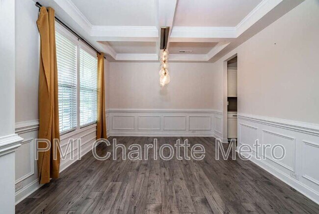 Building Photo - 5121 Ennisworth Ln