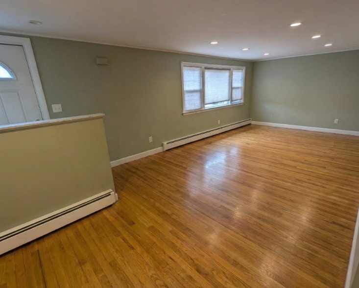 Building Photo - 12 James St